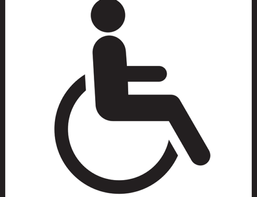 Reservierte Plätze für Rollstuhlfahrer